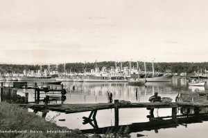 Bilde av Hvalbåter i opplag ved Stub